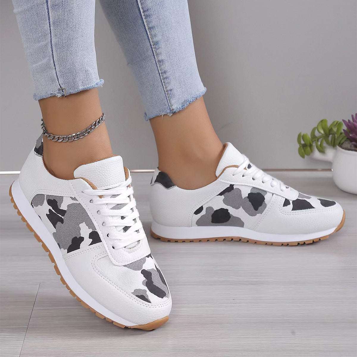 Fashion Leopard Print Lace-up Sports Shoe