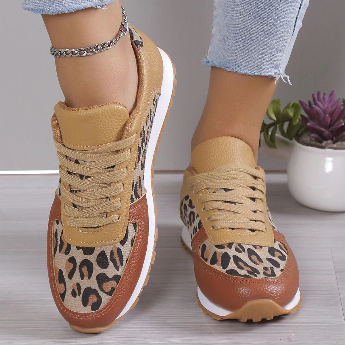 Fashion Leopard Print Lace-up Sports Shoe