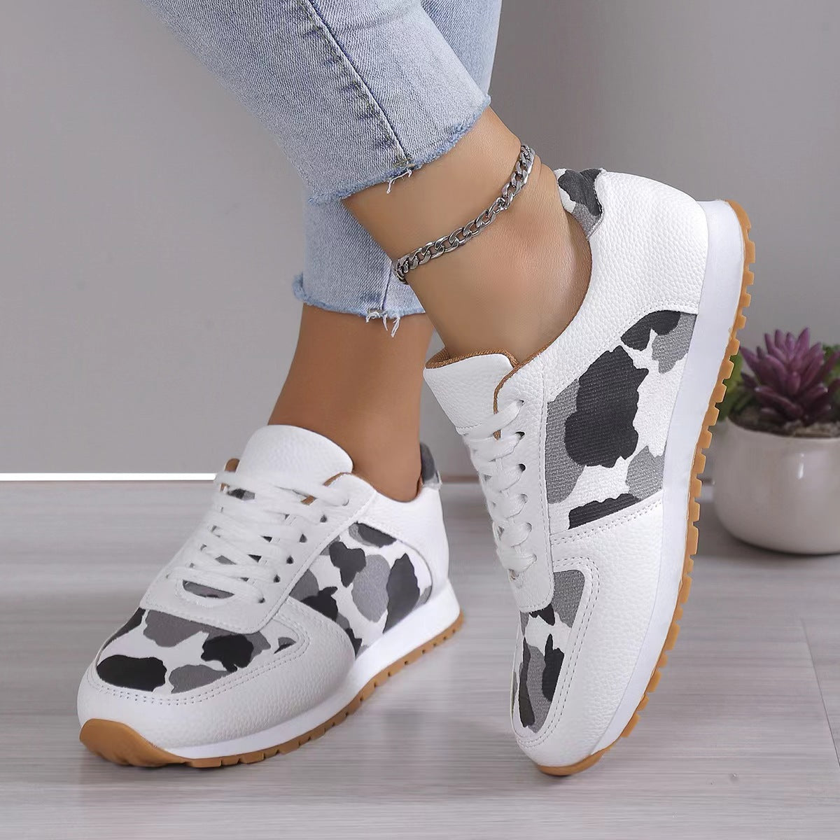 Fashion Leopard Print Lace-up Sports Shoe