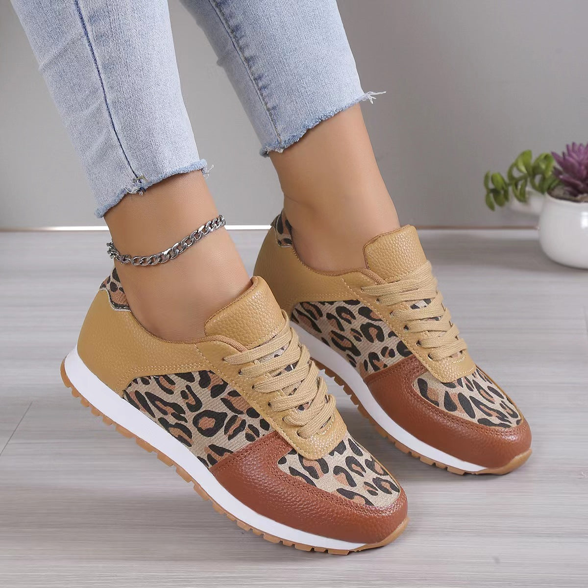 Fashion Leopard Print Lace-up Sports Shoe